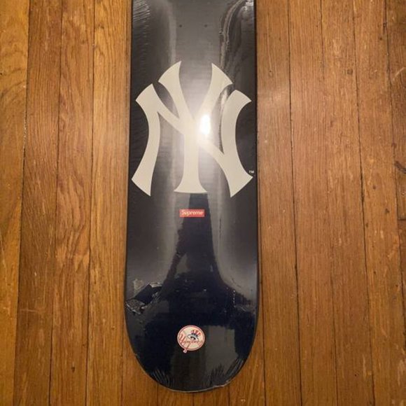 Supreme x New York Yankees Skateboard Deck - Picture 5 of 5